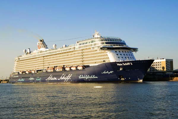 TUI Cruises Blaue Reise Kreuzfahrt auf der Mein Schiff