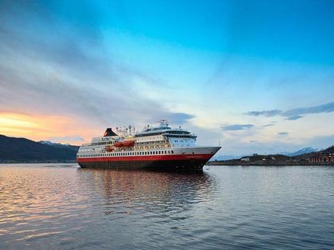 Hurtigruten ab Hamburg Kreuzfahrt Angebote 2024, 2025 & 2026 buchen