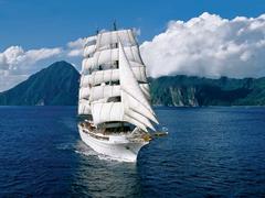 Sea Cloud Cruises Segelkreuzfahrt Reise RouteFeurig, grün und gold geschmückt 
